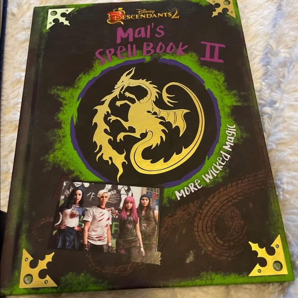 Set of 4 Descendants Books - Picture 5 of 5